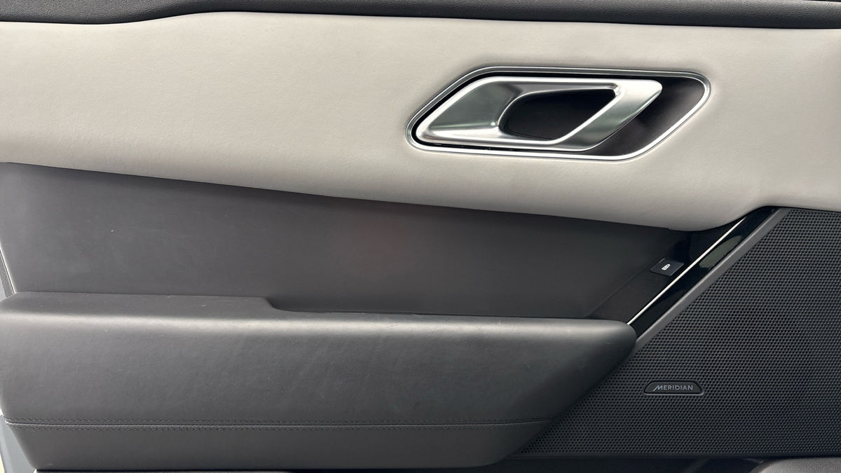 Land Rover Range Rover Velar Image 19