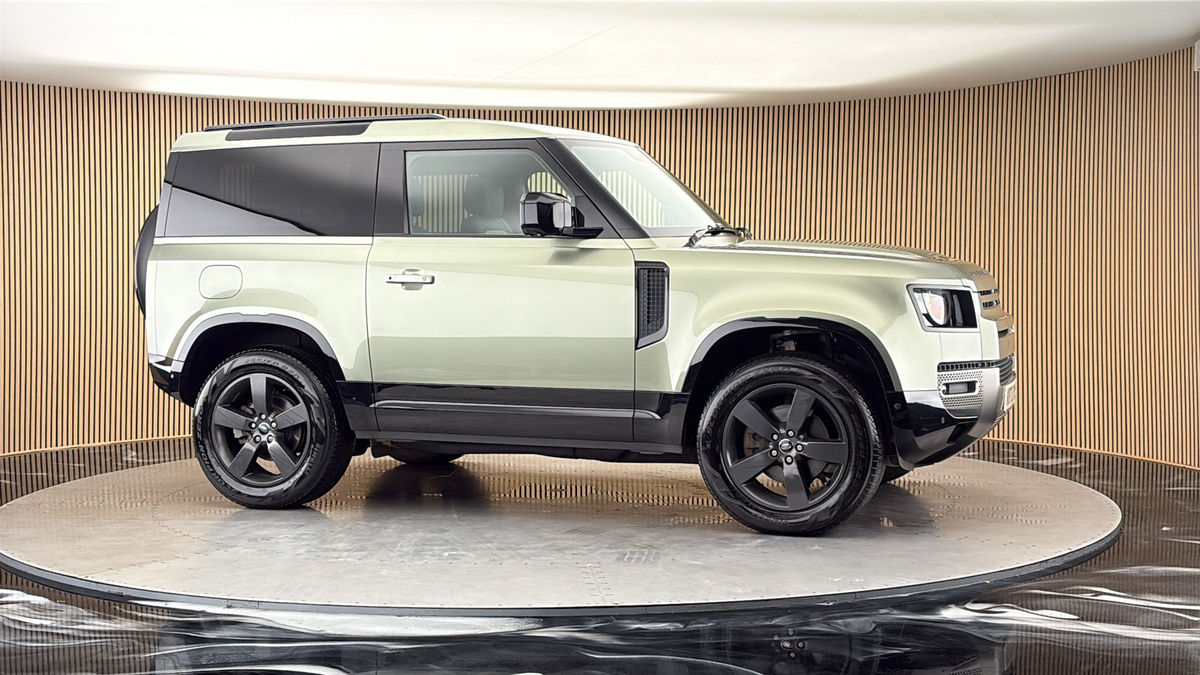 More views of Land Rover Defender 90