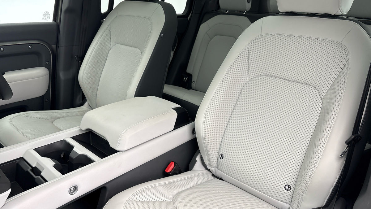 Land Rover Defender 110 Urban Image 19