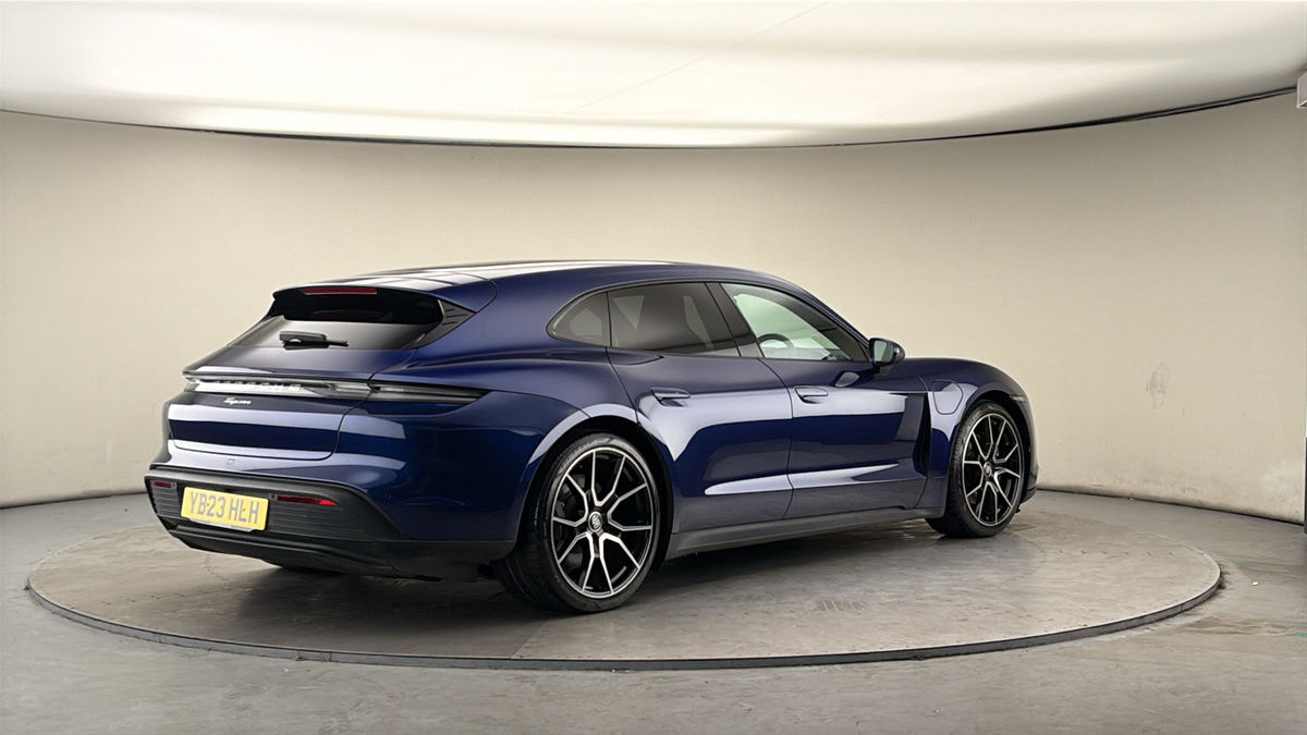 Porsche Taycan Image 21