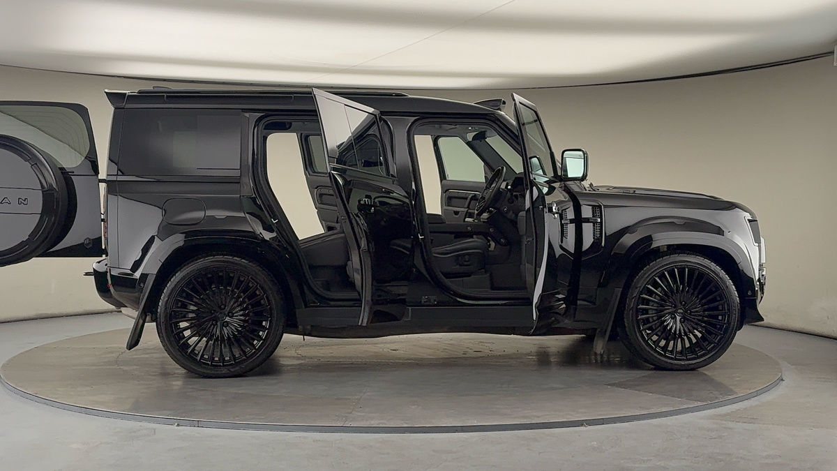 More views of Land Rover Defender 110