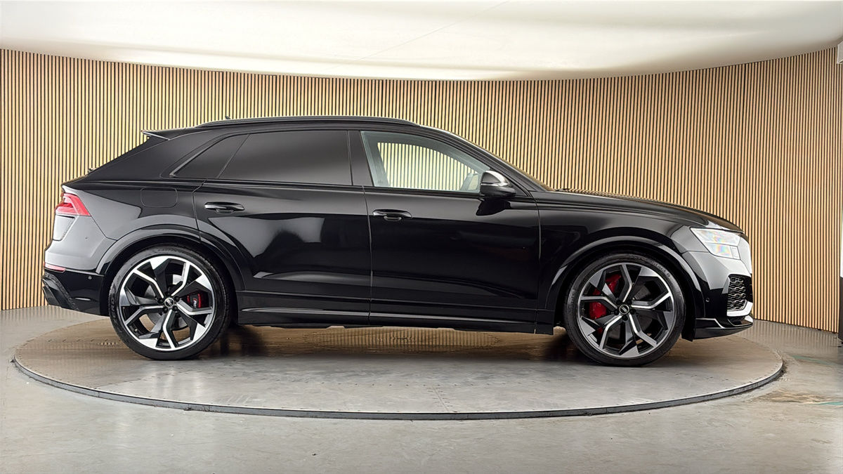 Audi RSQ8 Image 16