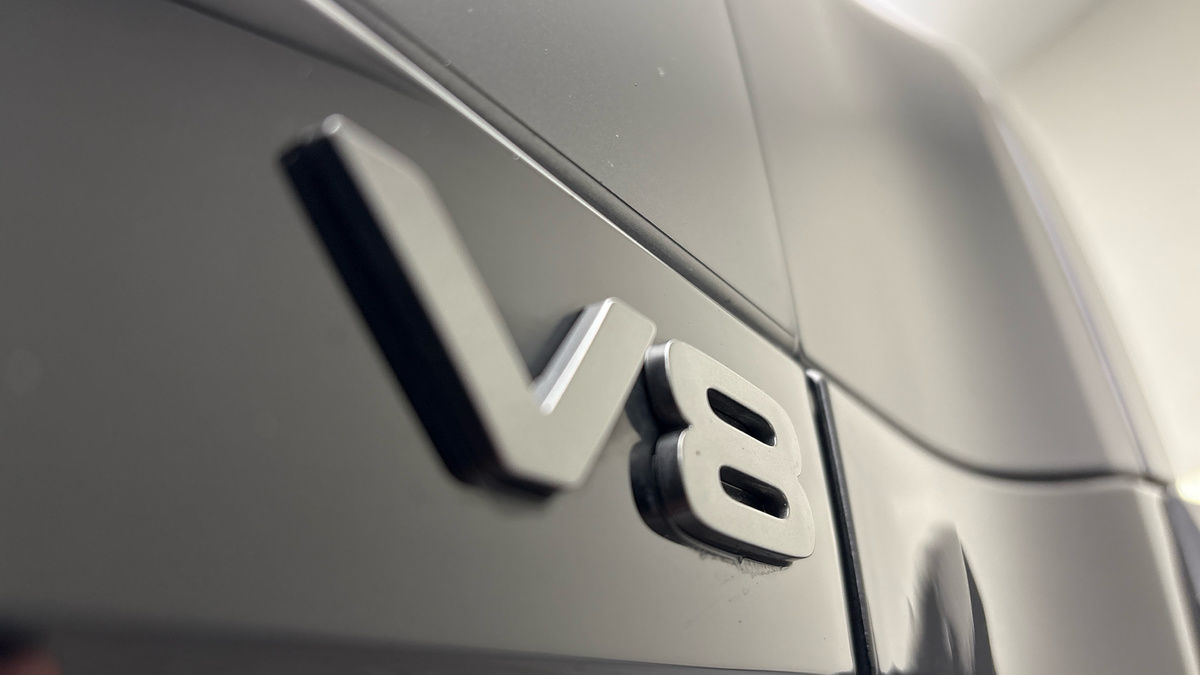 Land Rover Defender 110 Image 26