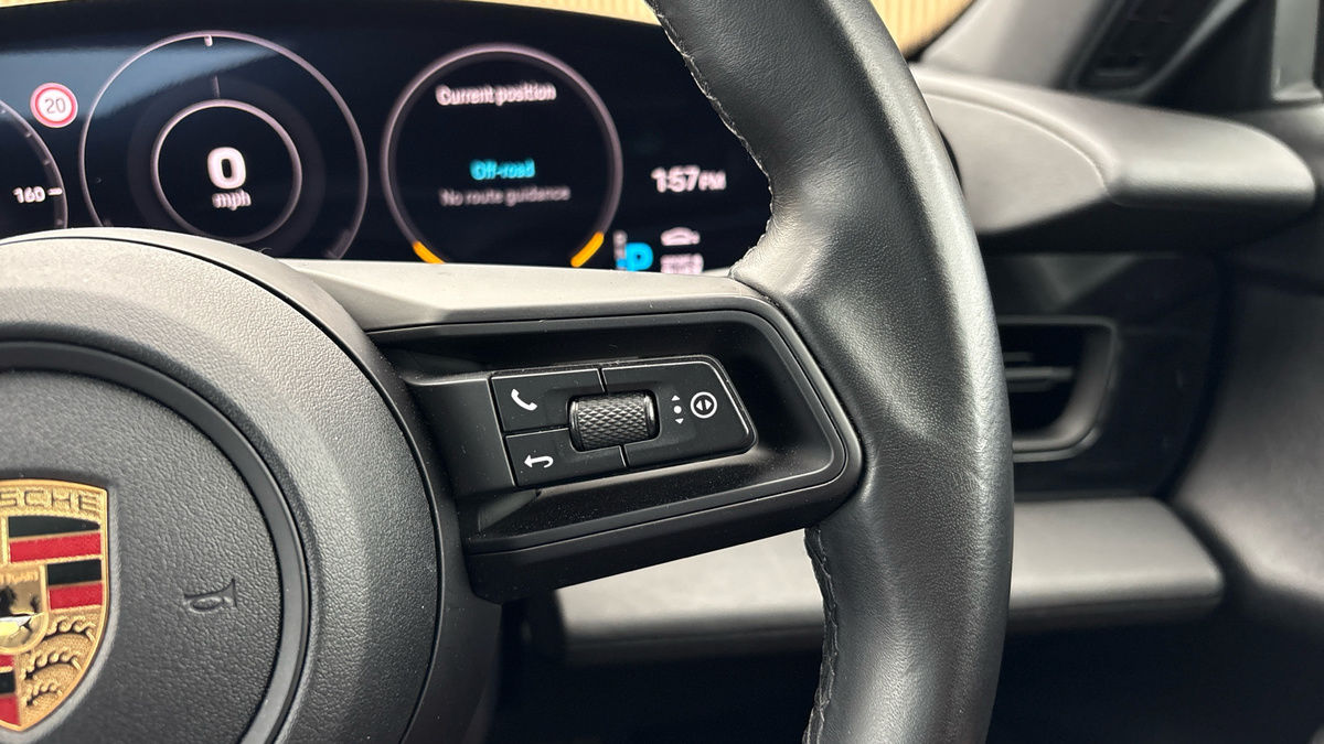 Porsche Taycan Image 15