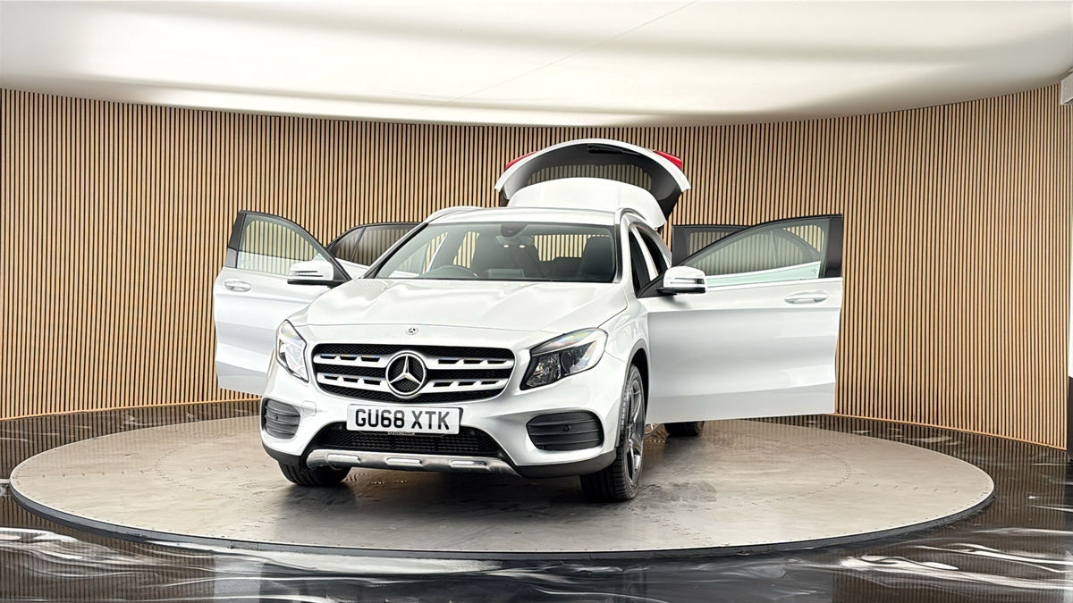 More views of Mercedes-Benz GLA