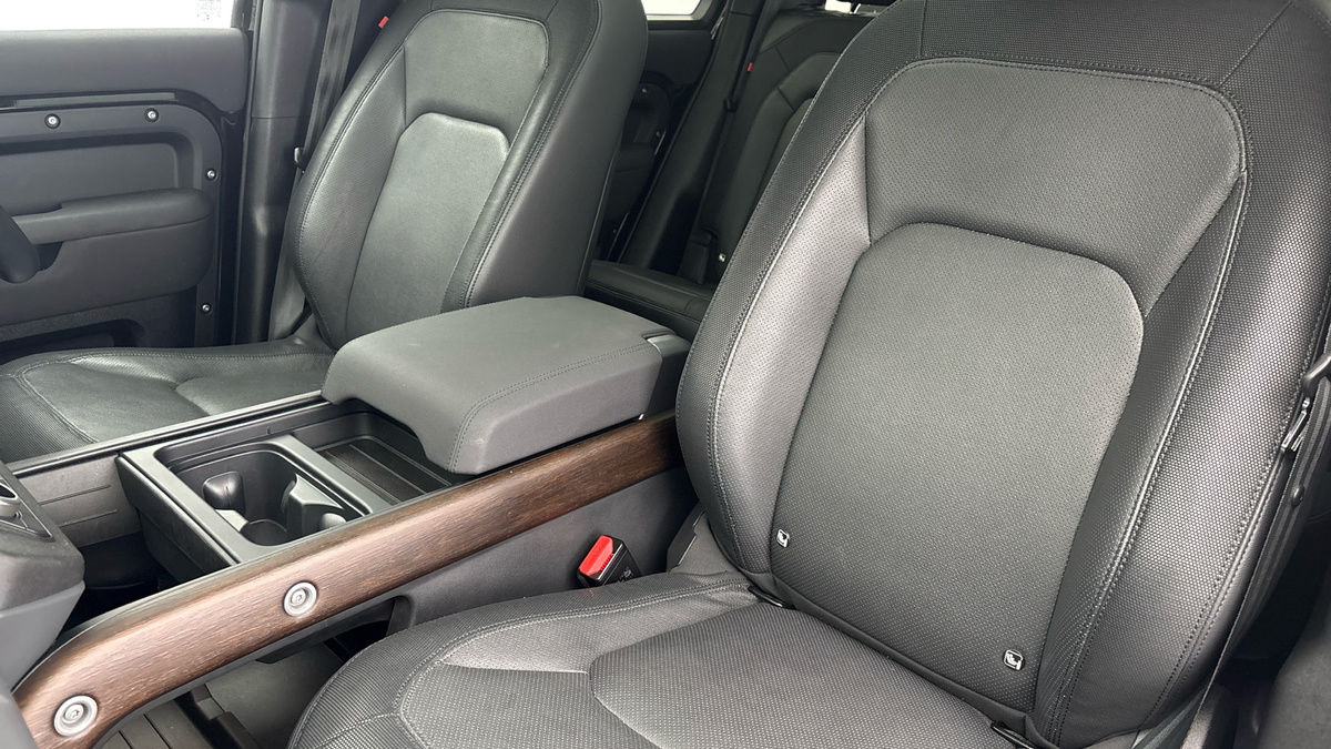 Land Rover Defender 110 Urban Image 14