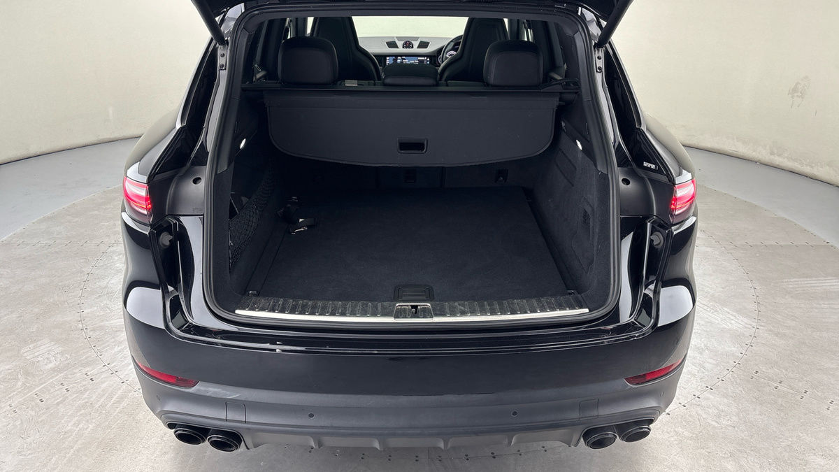 Porsche Cayenne Image 11