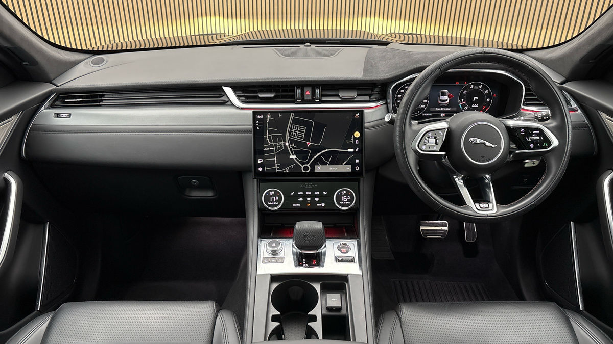 Jaguar F-PACE Image 12