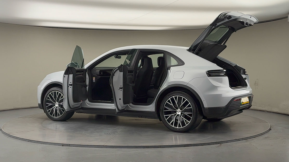 More views of Porsche Macan