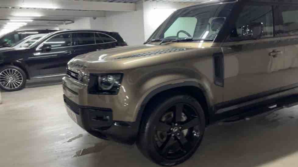 More views of Land Rover Defender 110