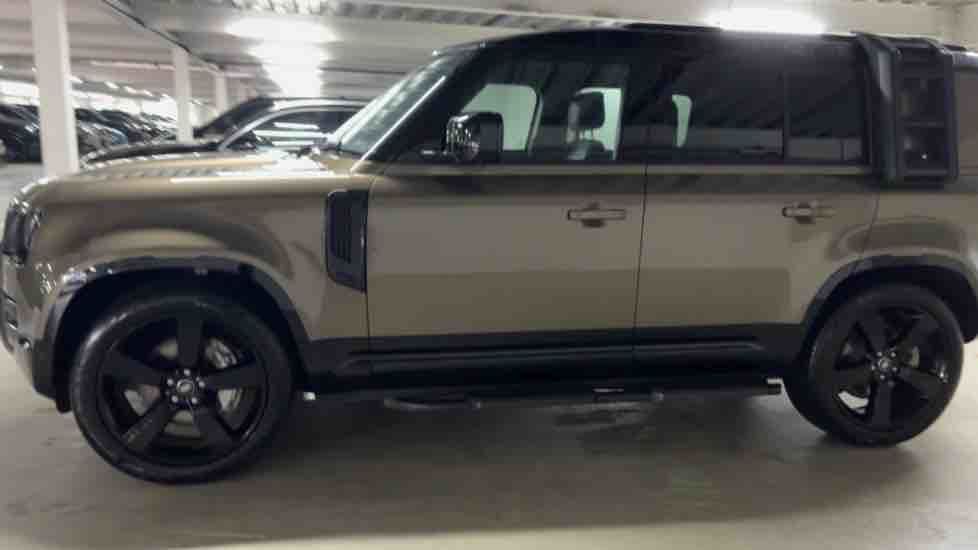 More views of Land Rover Defender 110