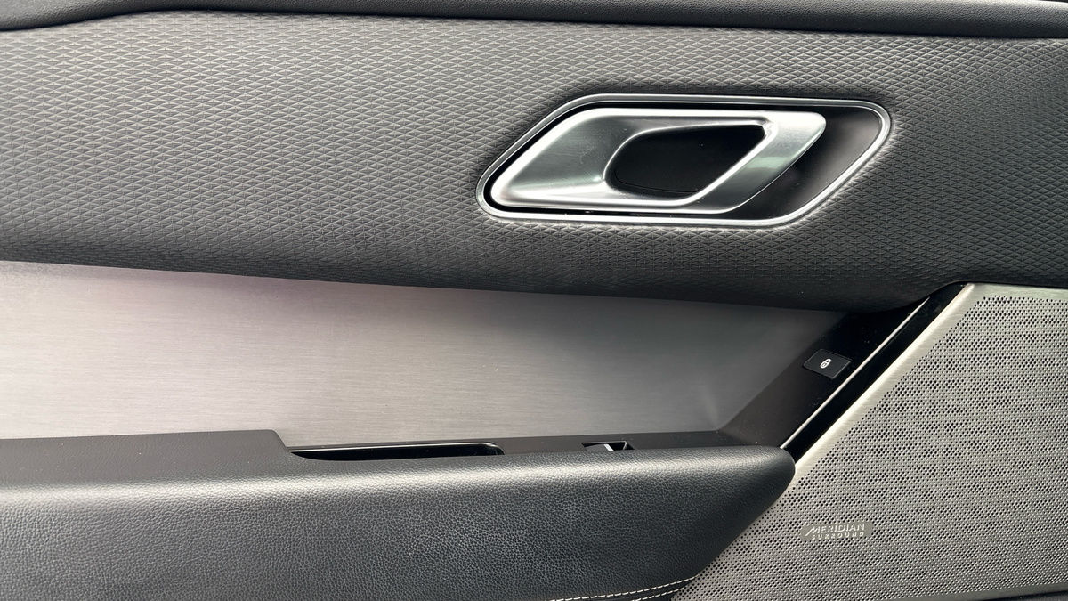 Land Rover Range Rover Velar Image 19