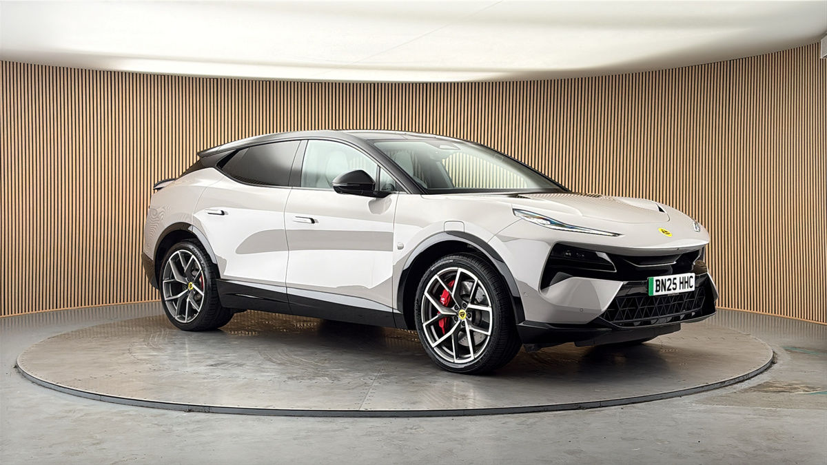 More views of Lotus Eletre