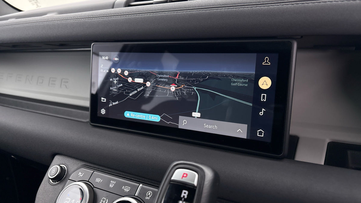 Land Rover Defender 110 Image 17