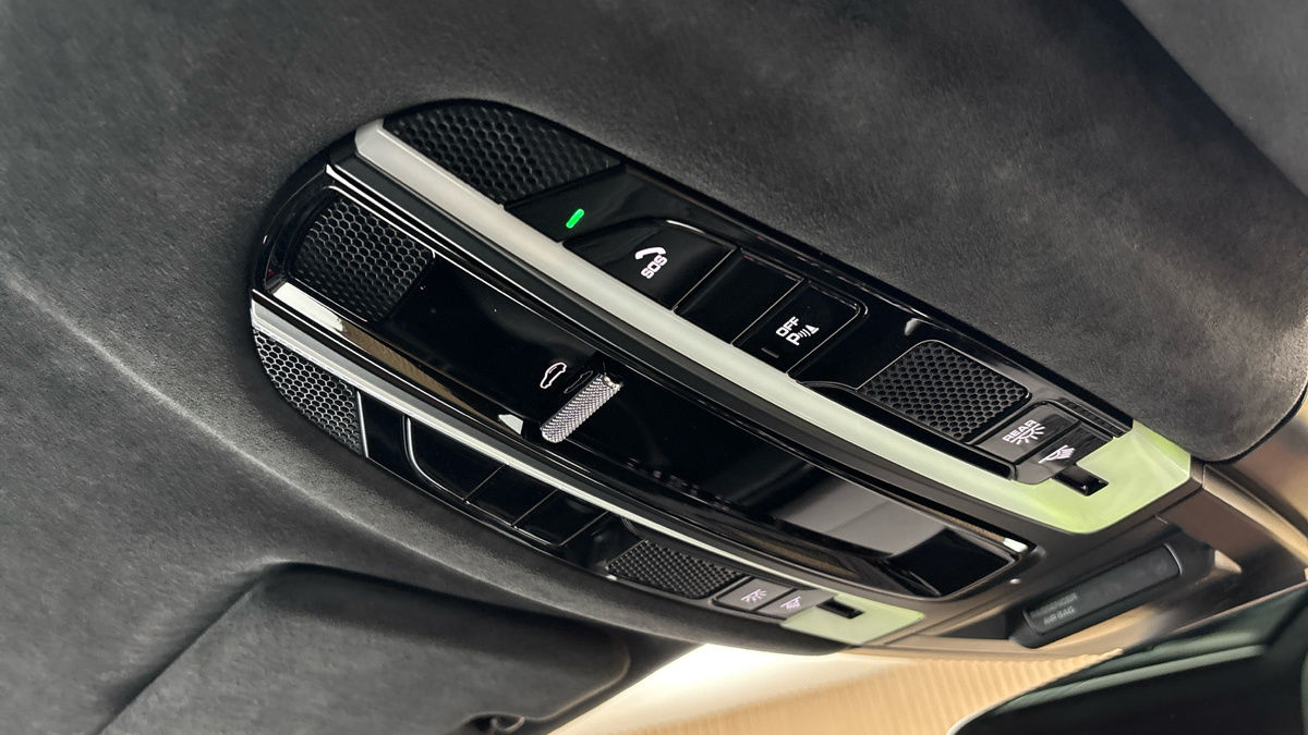 Porsche Cayenne Image 32