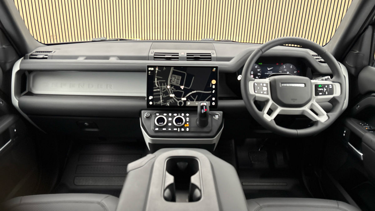 Land Rover Defender 110 Image 12