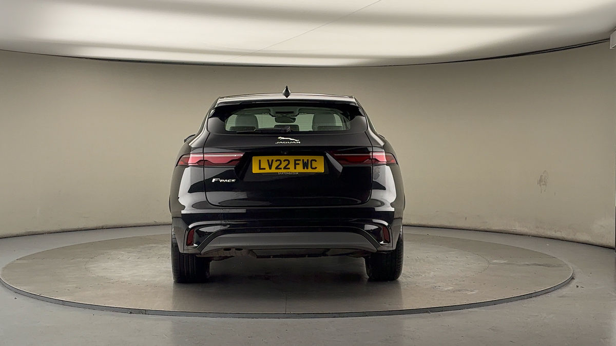 Jaguar F-PACE Image 4