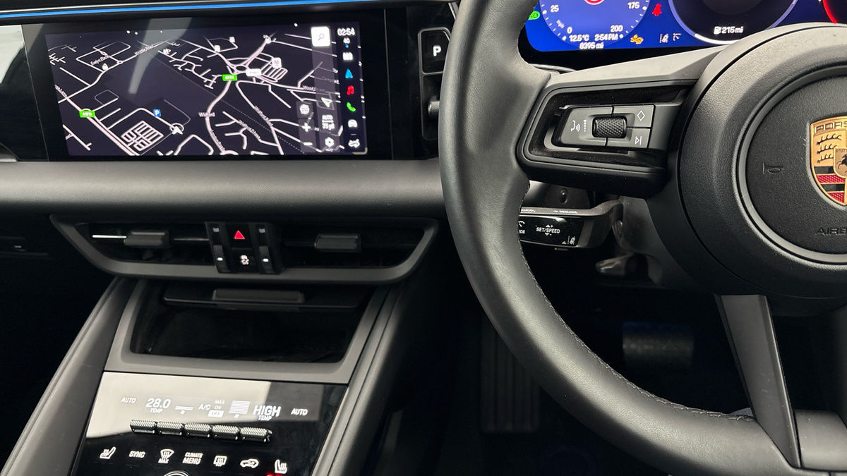 Porsche Macan Image 13