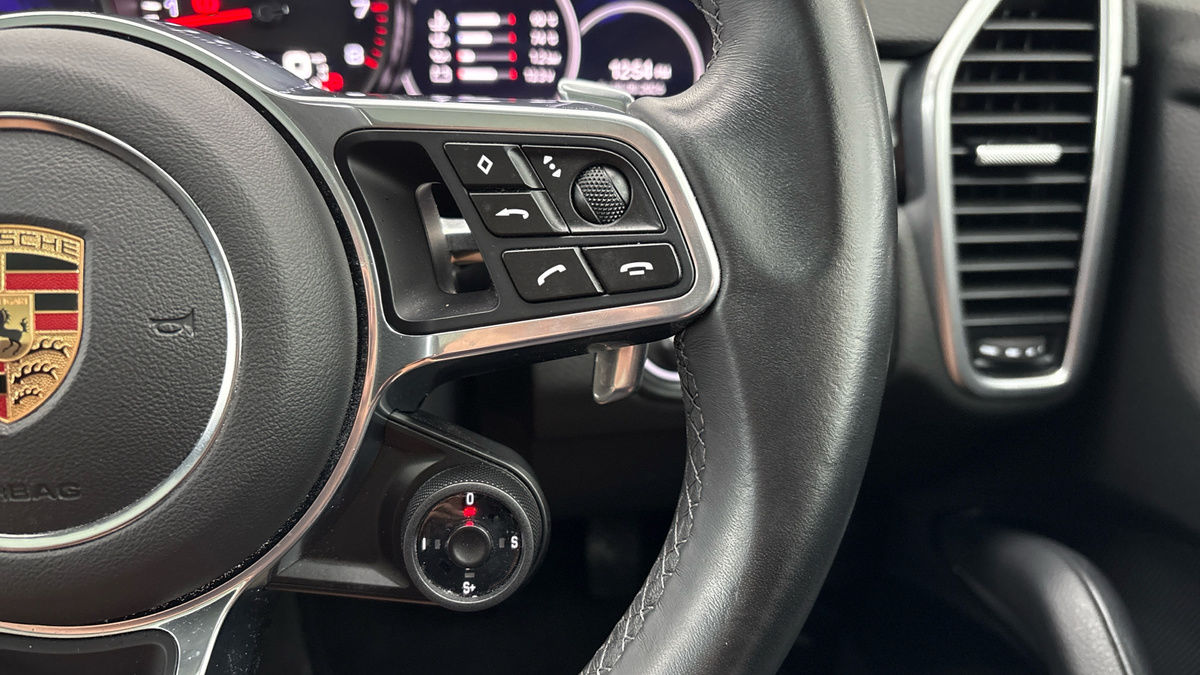 Porsche Cayenne Image 14