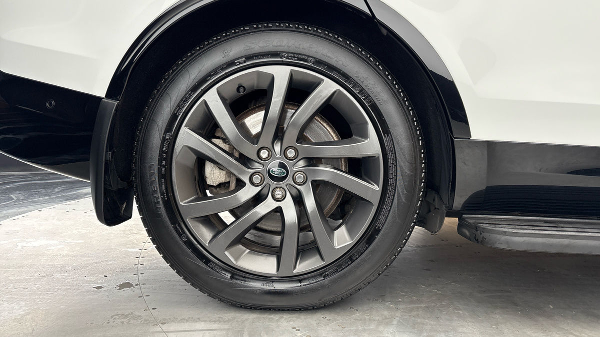 Land Rover Discovery Image 10