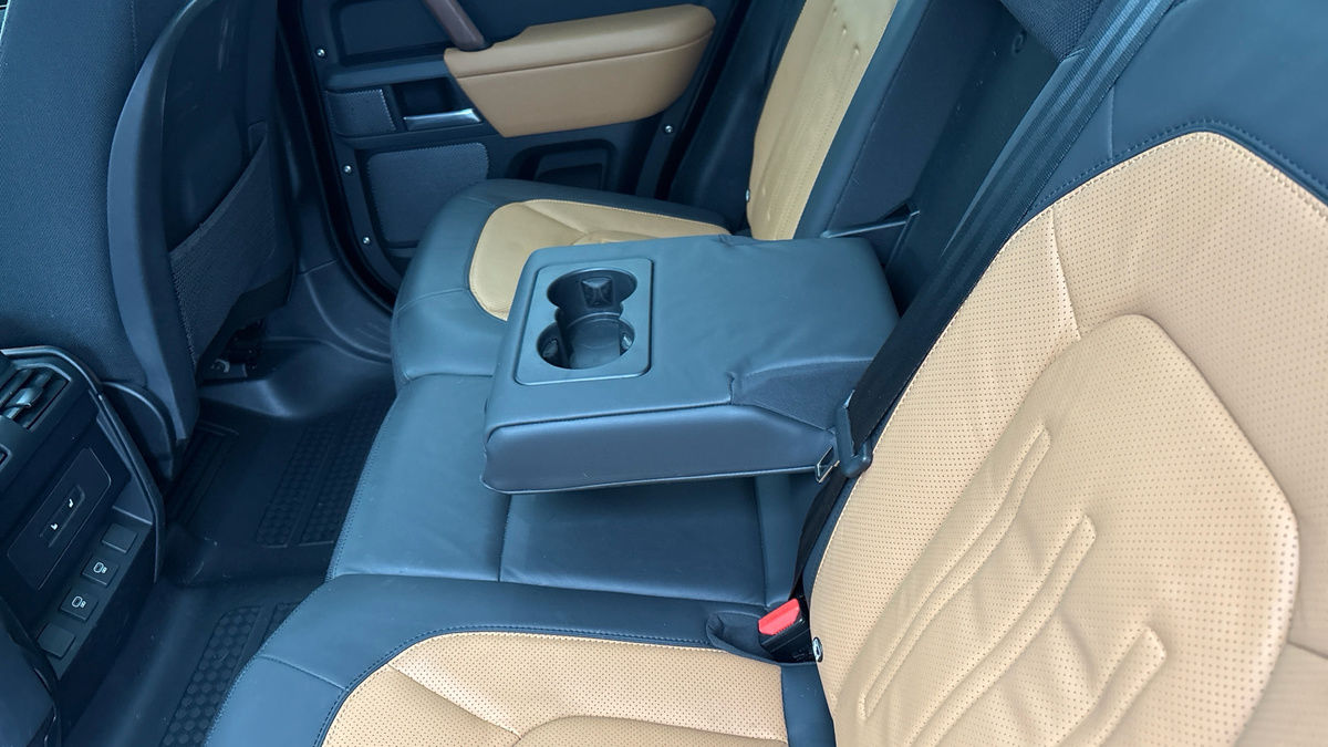 Land Rover Defender 110 Image 9