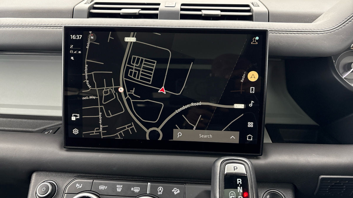 Land Rover Defender 90 Image 17