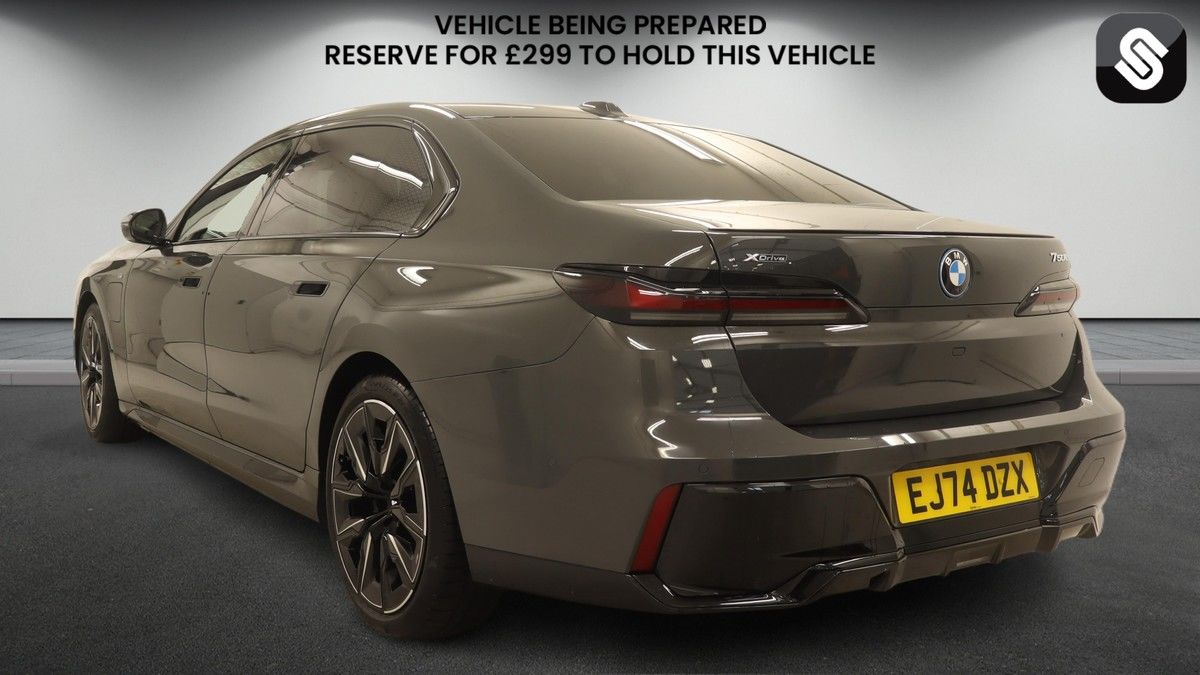 BMW 7 Series Image 3