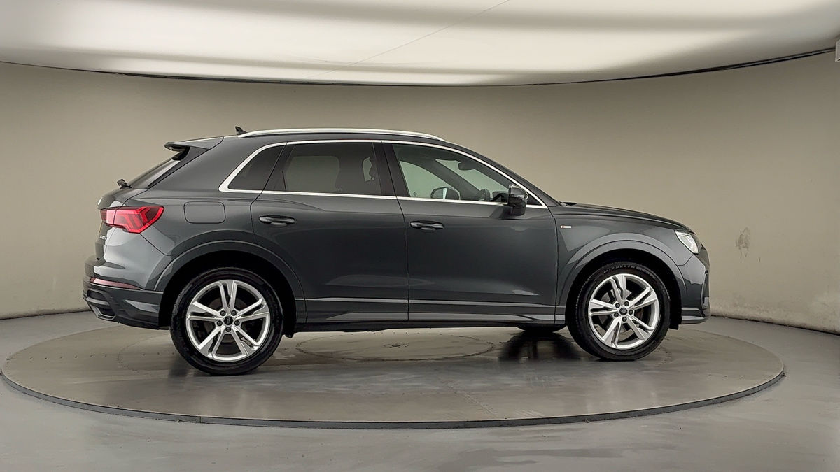 More views of Audi Q3