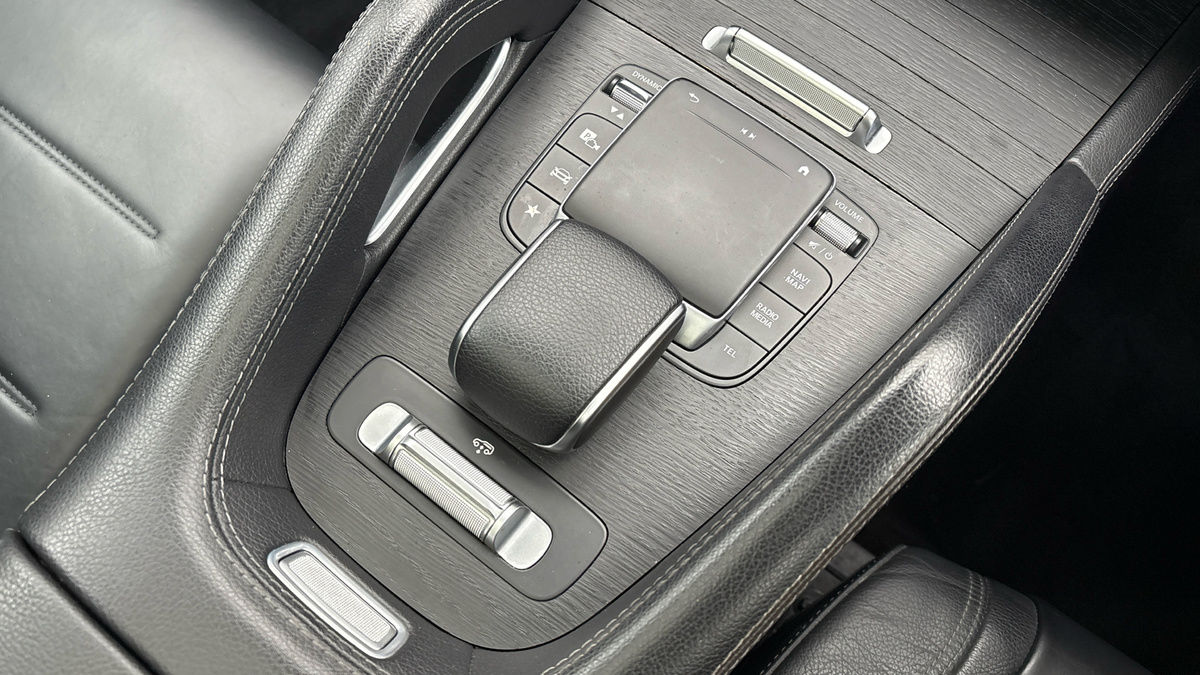 Mercedes-Benz GLE Image 25