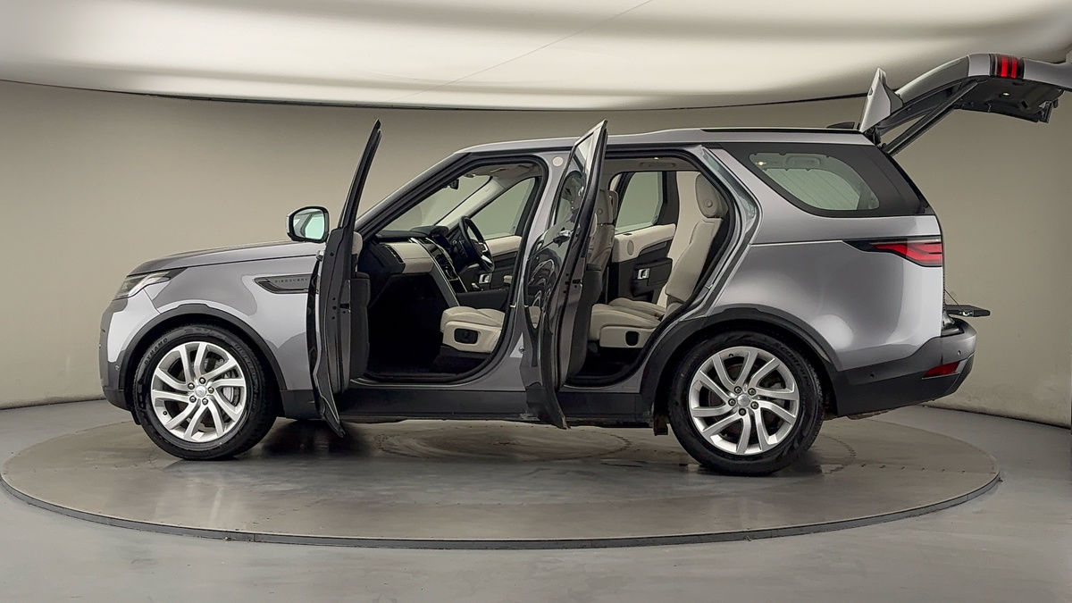 More views of Land Rover Discovery