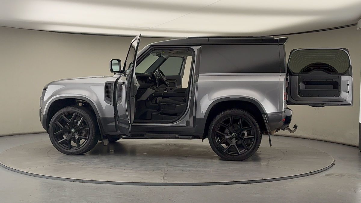 More views of Land Rover Defender 90