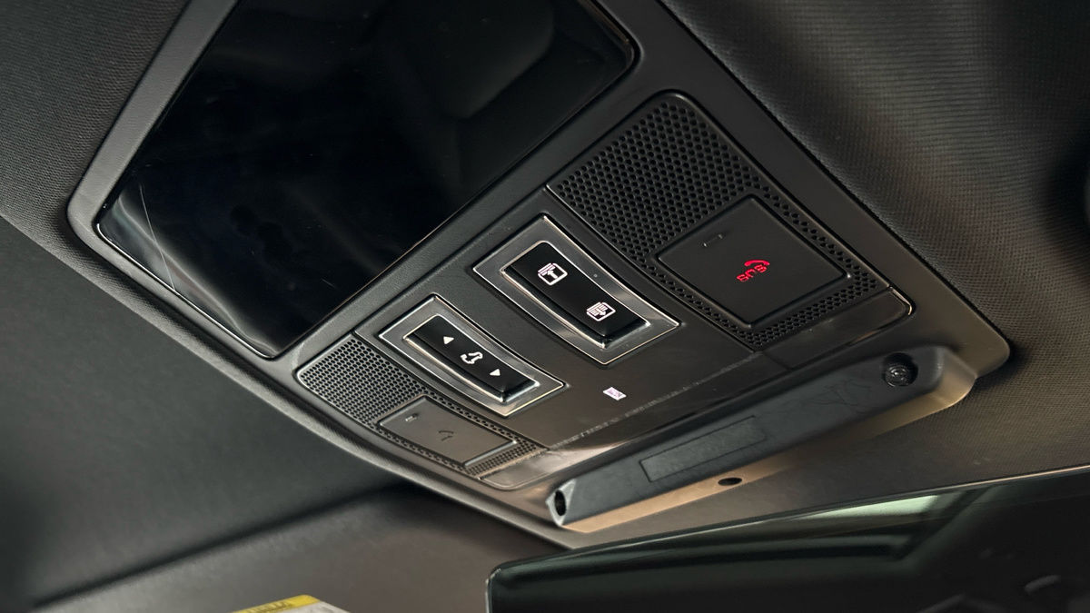 Land Rover Defender 110 Image 34