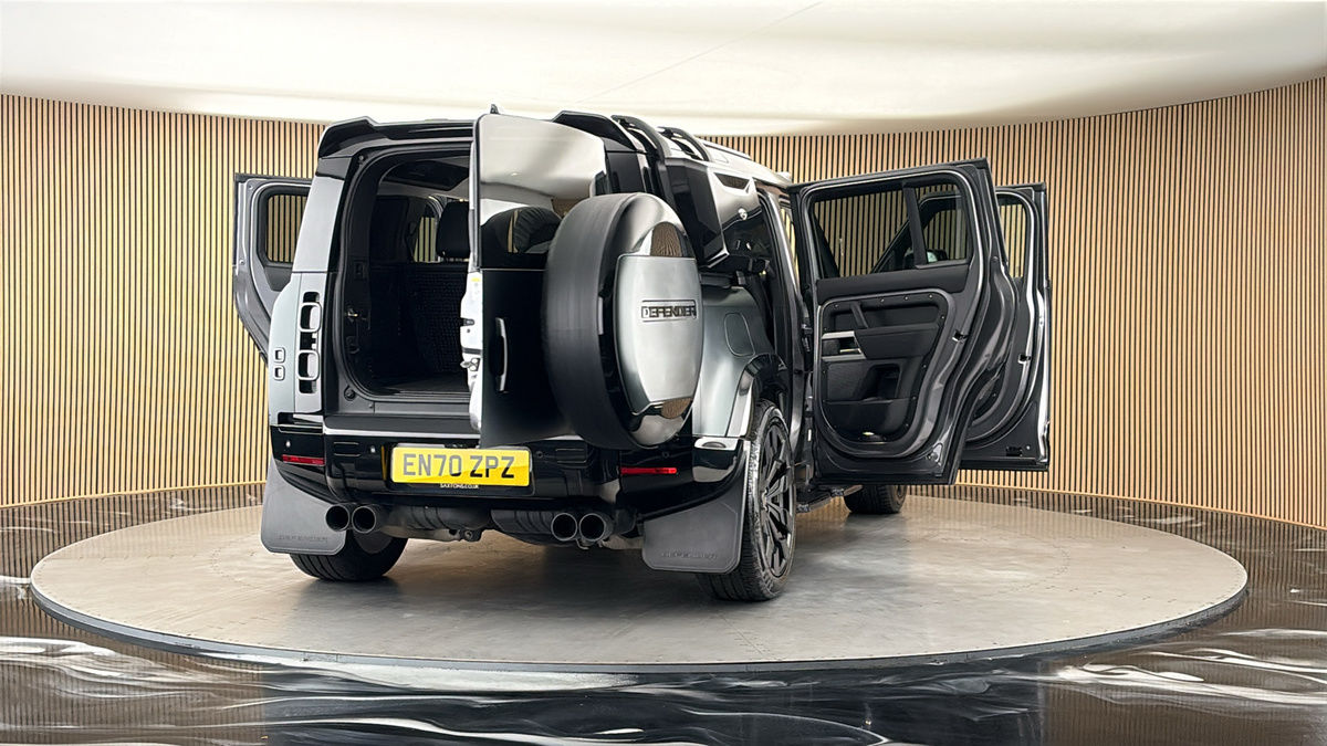More views of Land Rover Defender 110