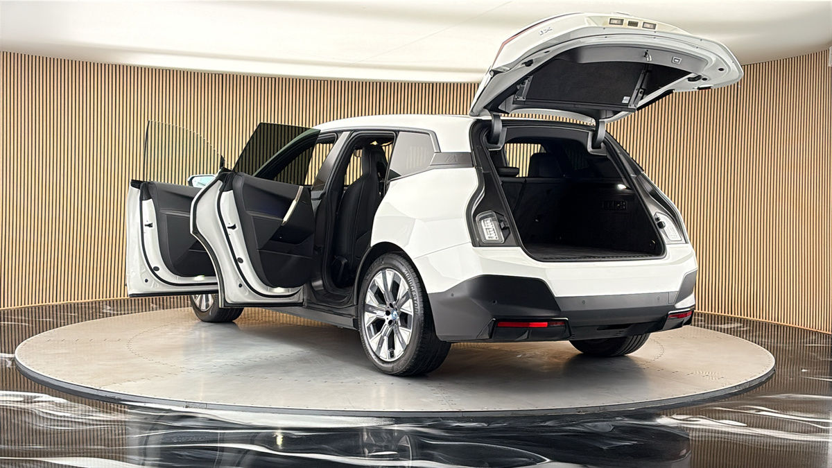 BMW iX Image 23