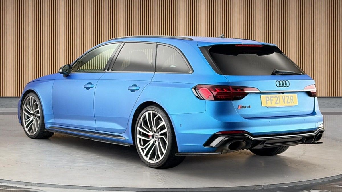 Audi RS4 Avant Image 2