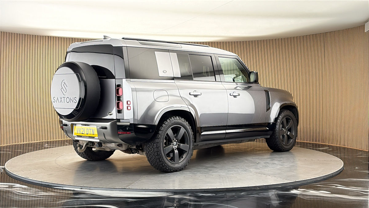 Land Rover Defender 110 Image 21