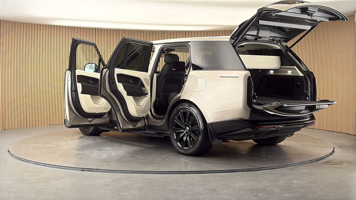 More views of Land Rover Range Rover