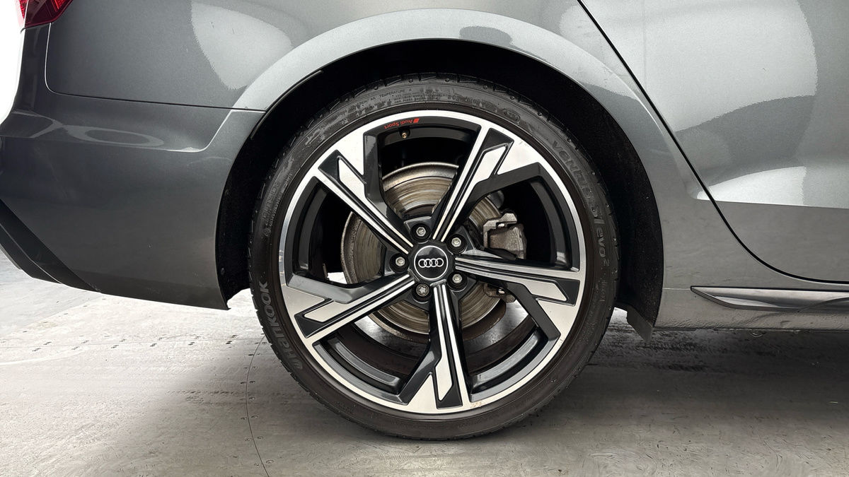 Audi A4 Avant Image 10