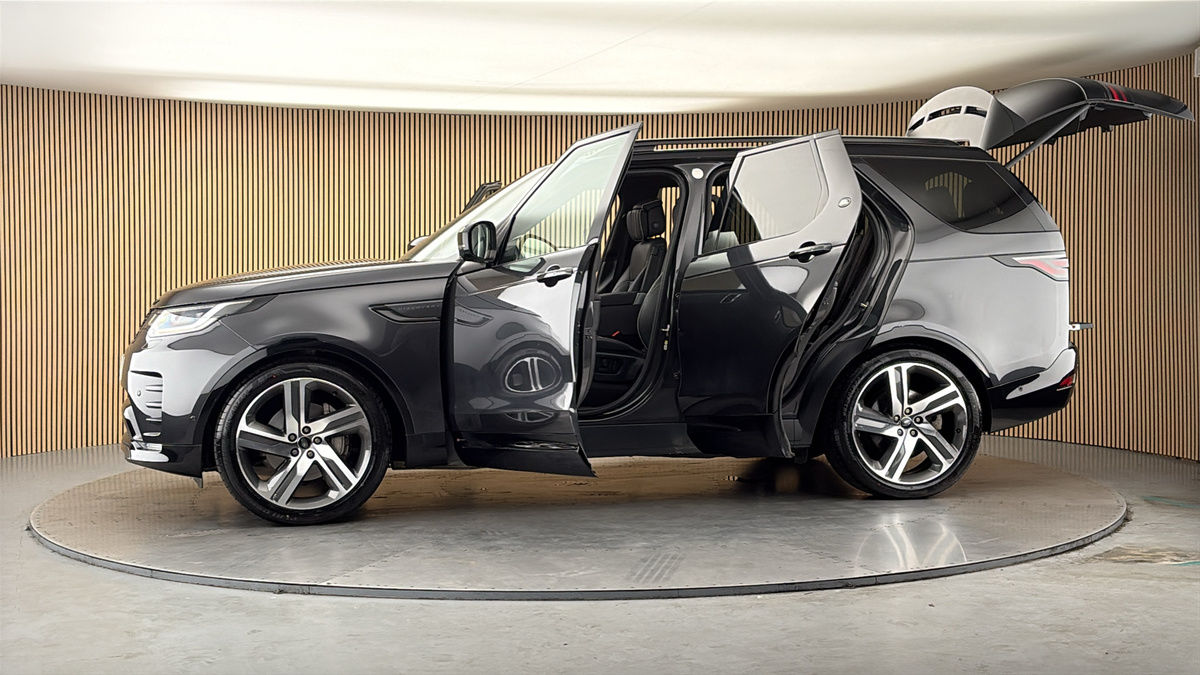More views of Land Rover Discovery