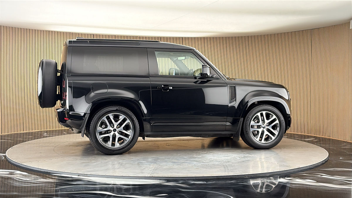 More views of Land Rover Defender 90