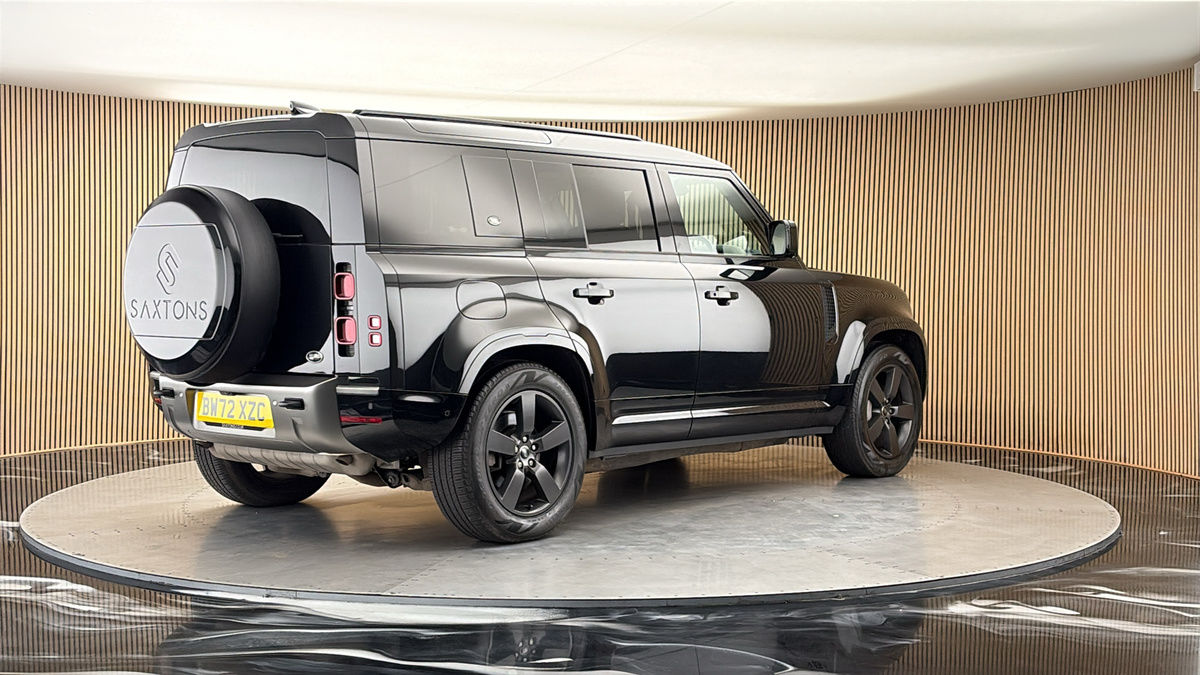 Land Rover Defender 110 Image 21