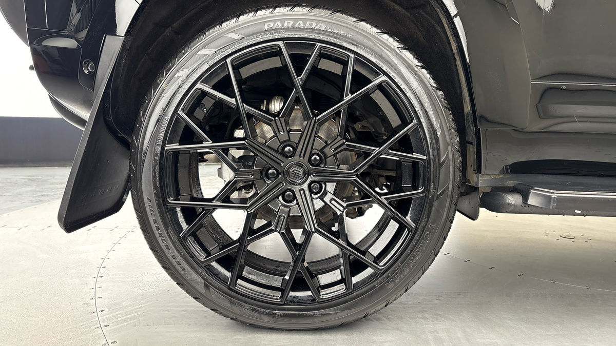 Land Rover Defender 110 Urban Image 10