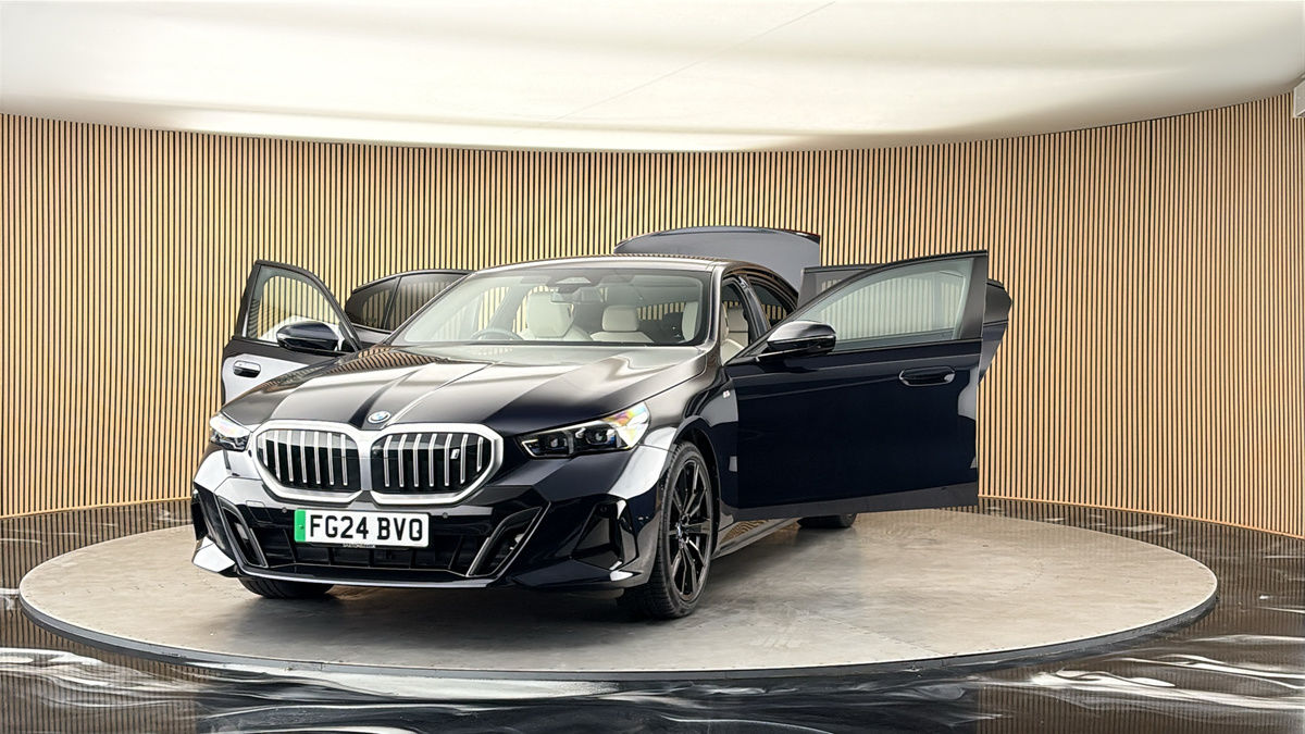 More views of BMW i5