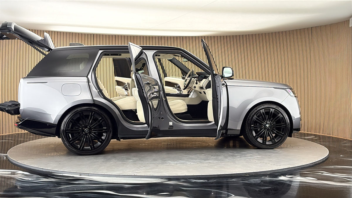 More views of Land Rover Range Rover