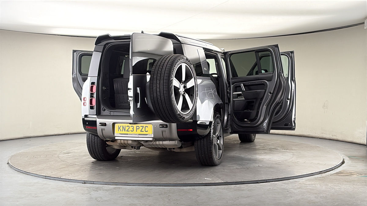 More views of Land Rover Defender 110