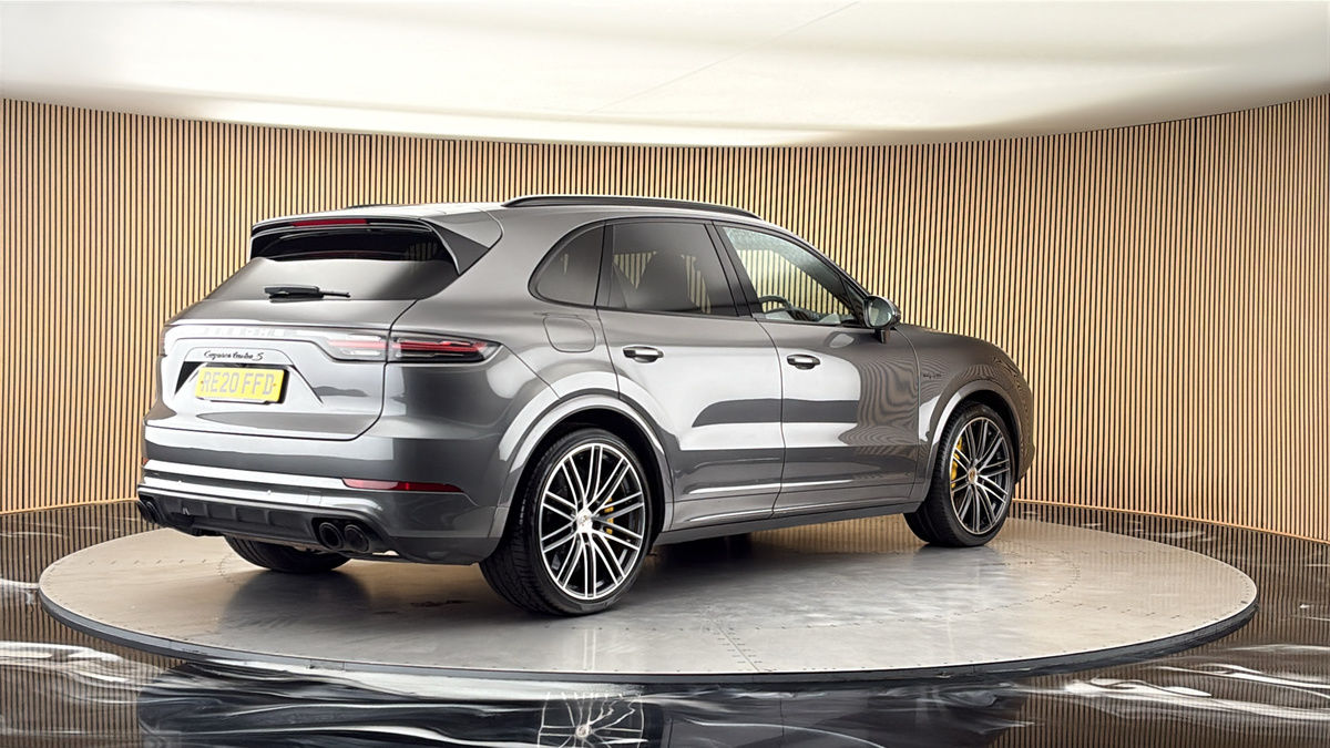 Porsche Cayenne Image 21