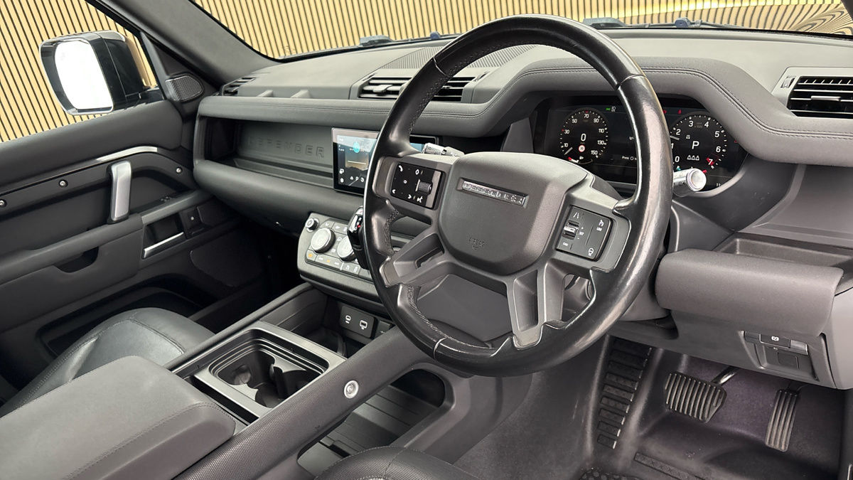 Land Rover Defender 110 Image 5
