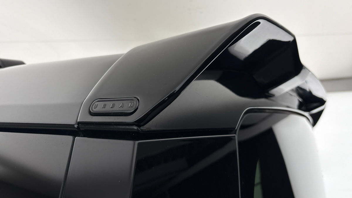 Land Rover Defender 130 Urban Image 30