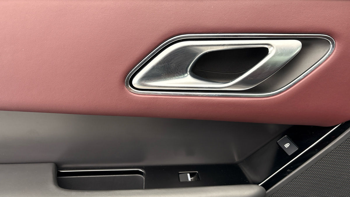 Land Rover Range Rover Velar Image 19