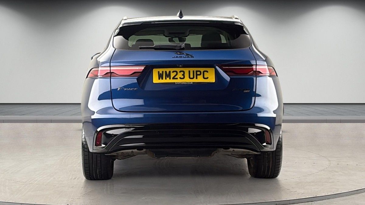 Jaguar F-PACE Image 4